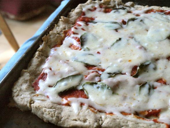 Pizza with sorghum crust